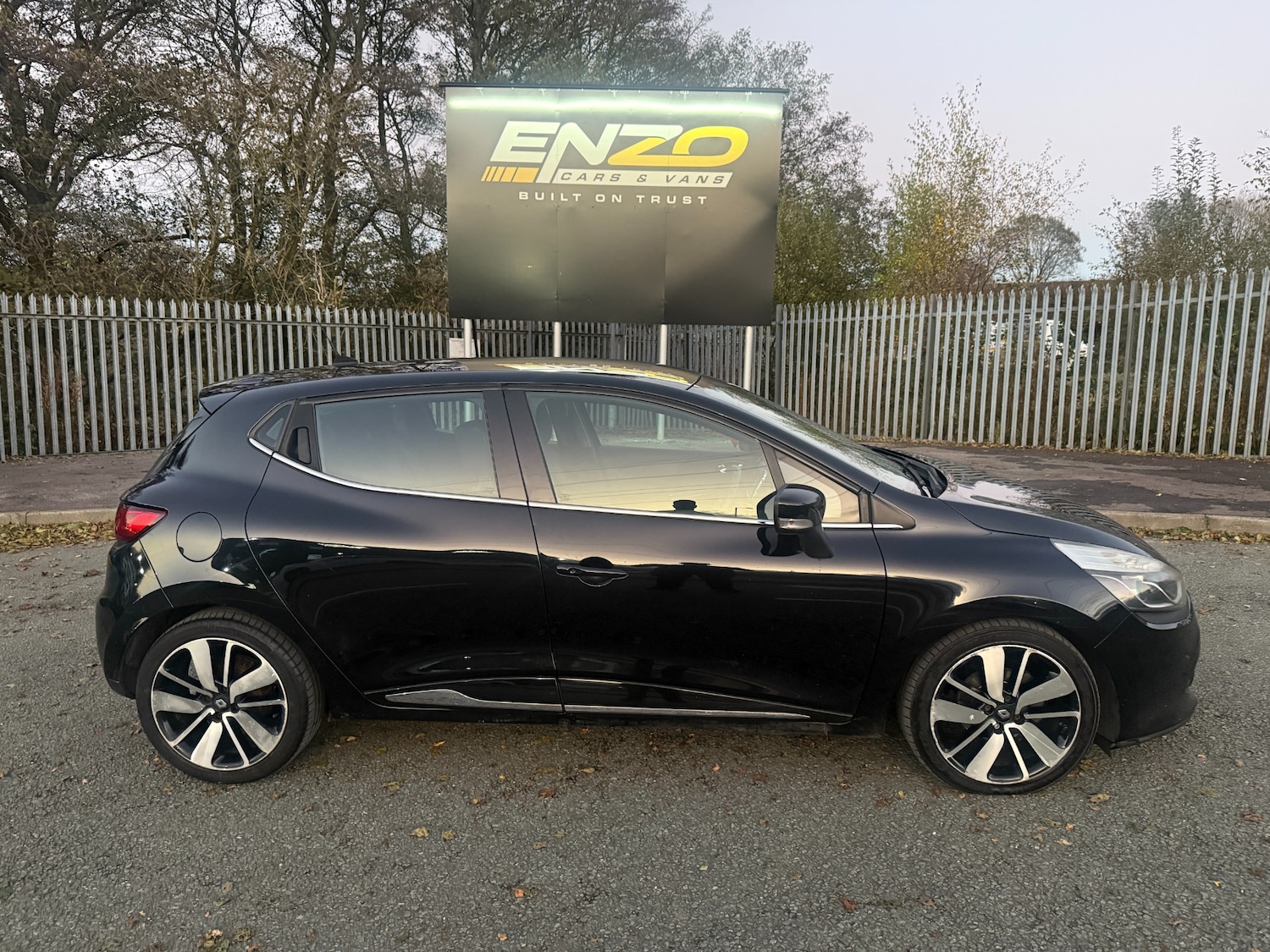 Used Renault Clio 2014 for sale - 76681666: Photo 2