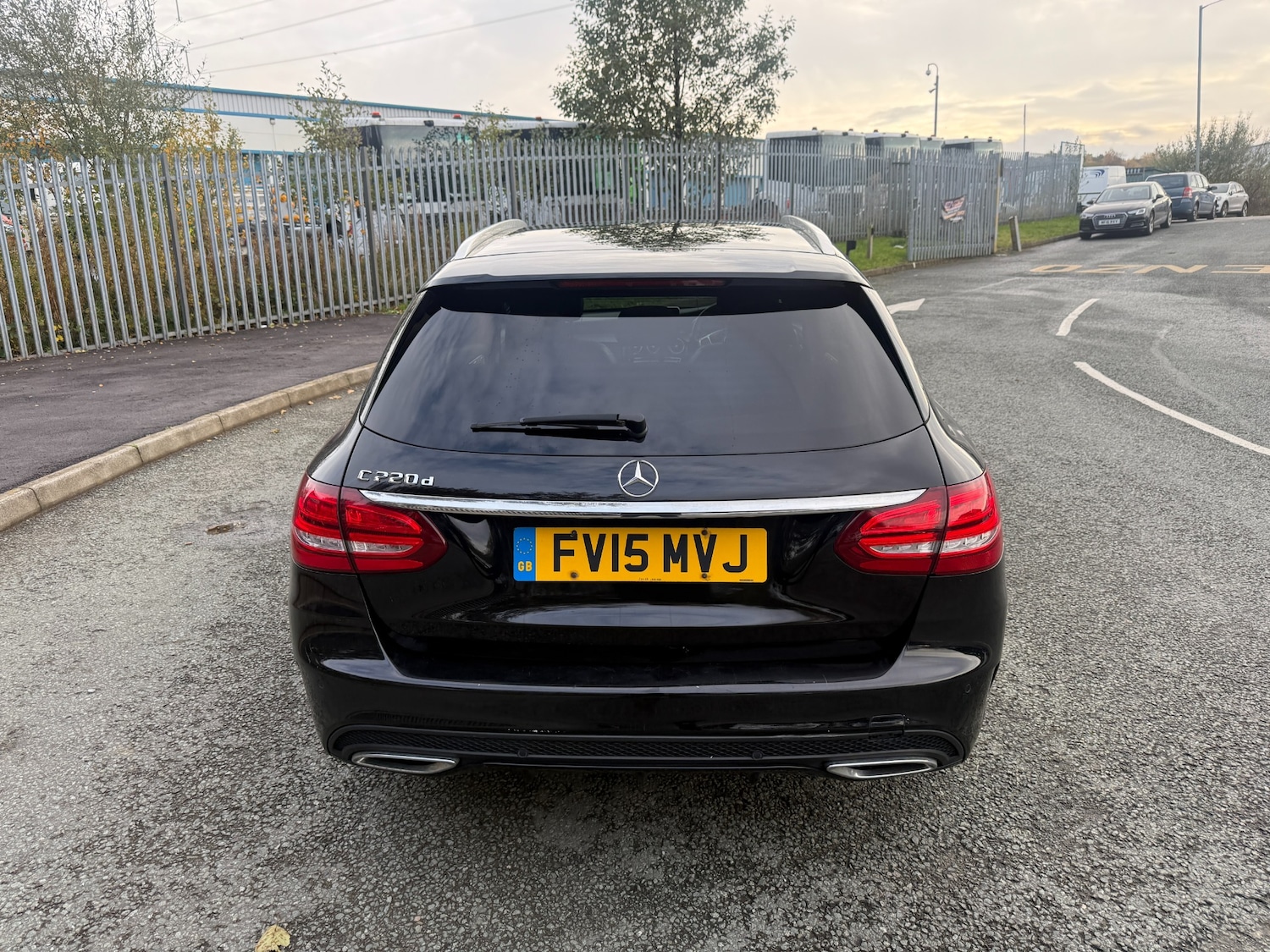 Used Mercedes-Benz C Class 2015 for sale - 76505049: Photo 4