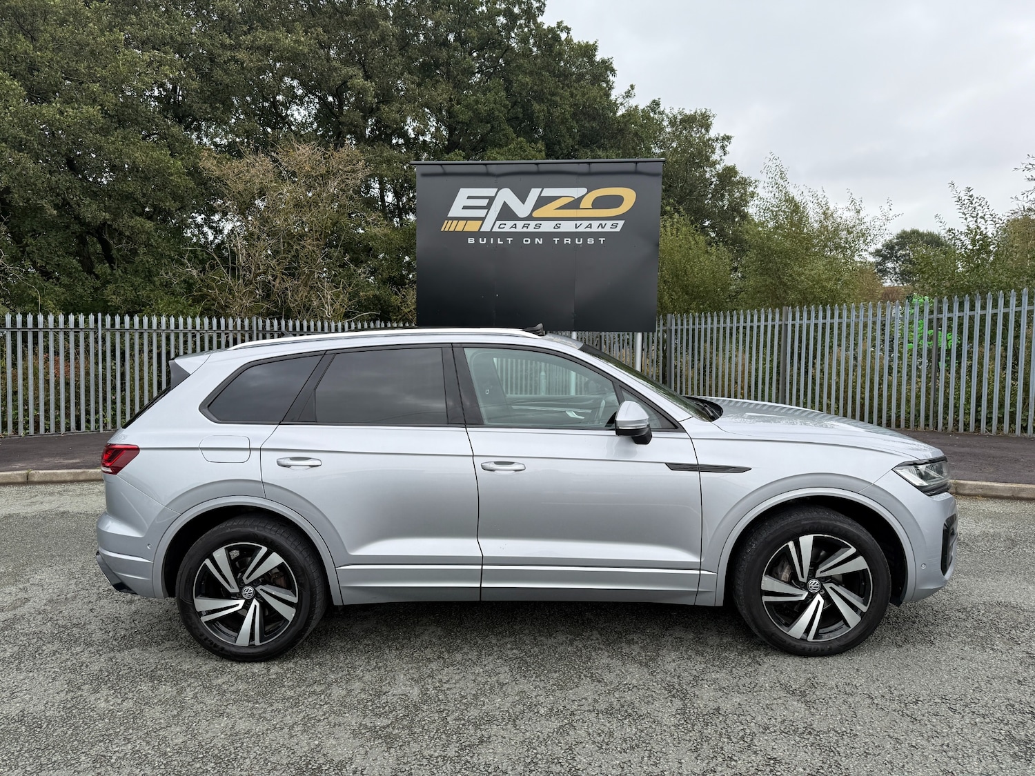 Used Volkswagen Touareg 2018 for sale - 76156652: Photo 2