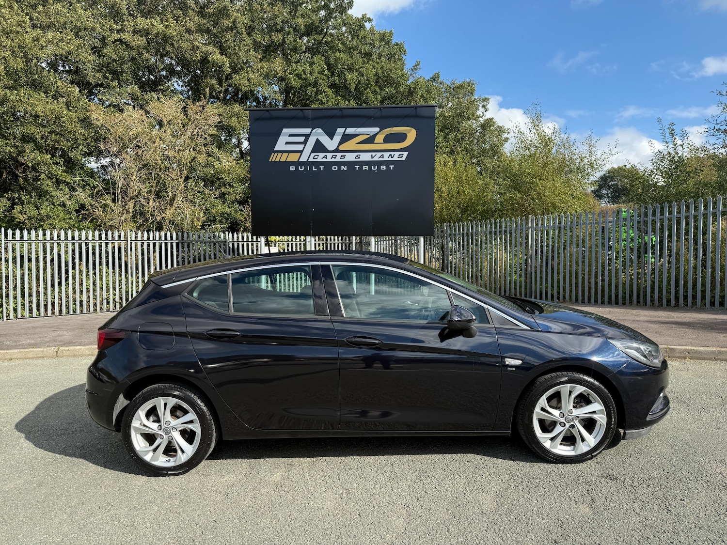 Used Vauxhall Astra 2018 for sale - 76117233: Photo 2