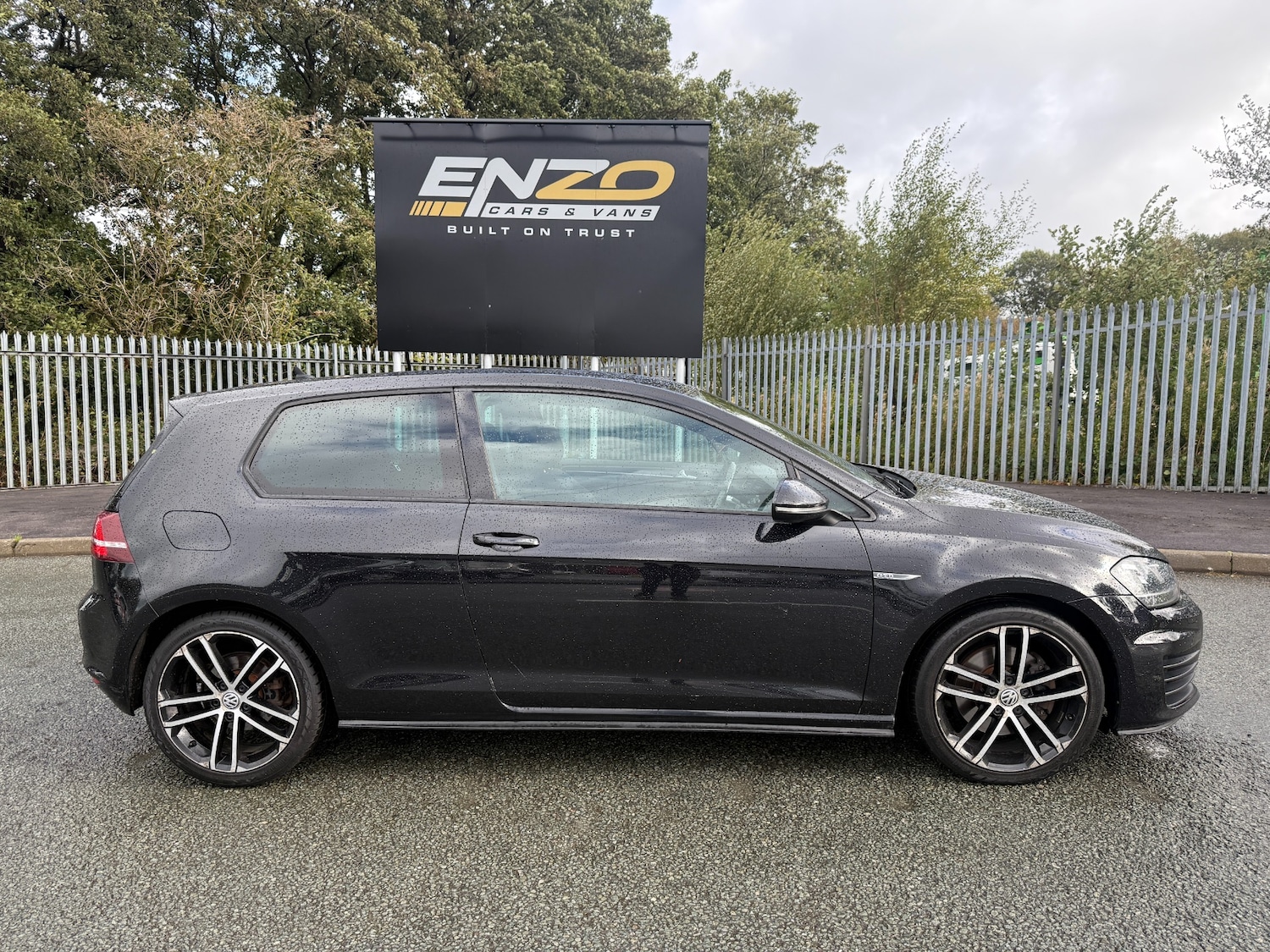 Used Volkswagen Golf 2017 for sale - 76171341: Photo 2