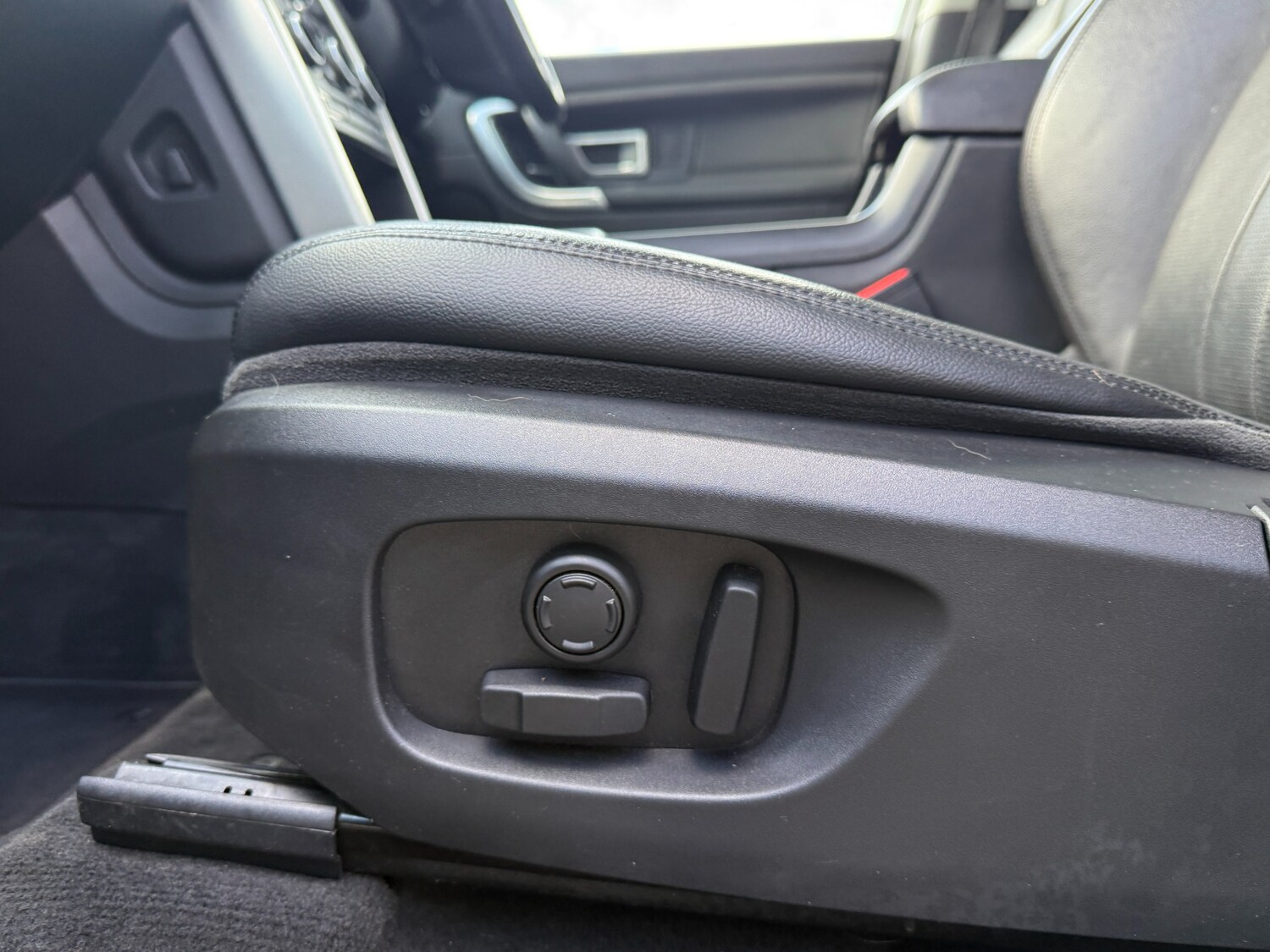 Used Land Rover Discovery Sport 2017 for sale - 77973904: Photo 10