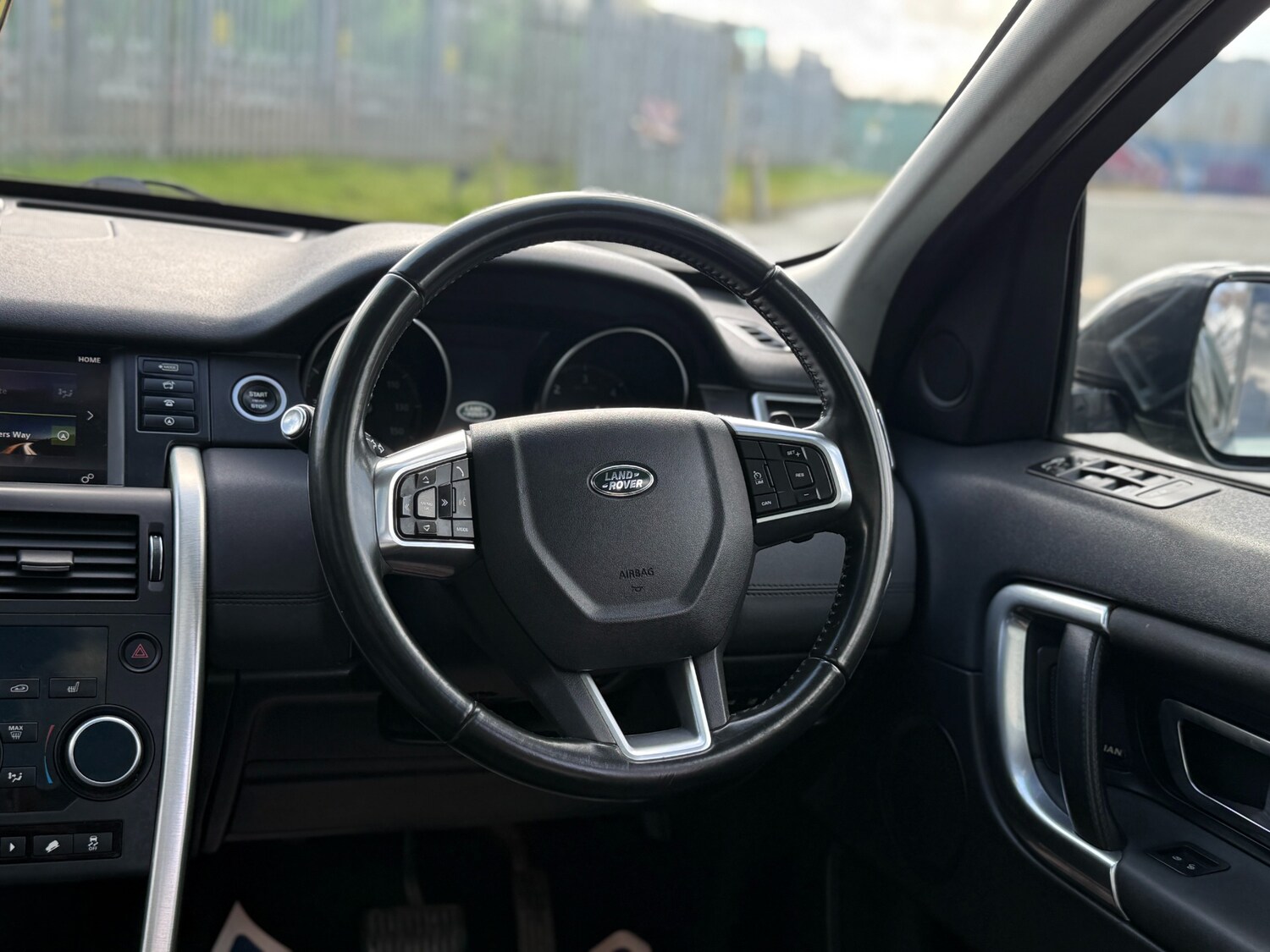 Used Land Rover Discovery Sport 2017 for sale - 77973904: Photo 27