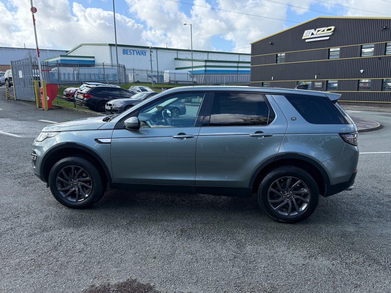 Used Land Rover Discovery Sport 2017 for sale - 77973904: Photo 6