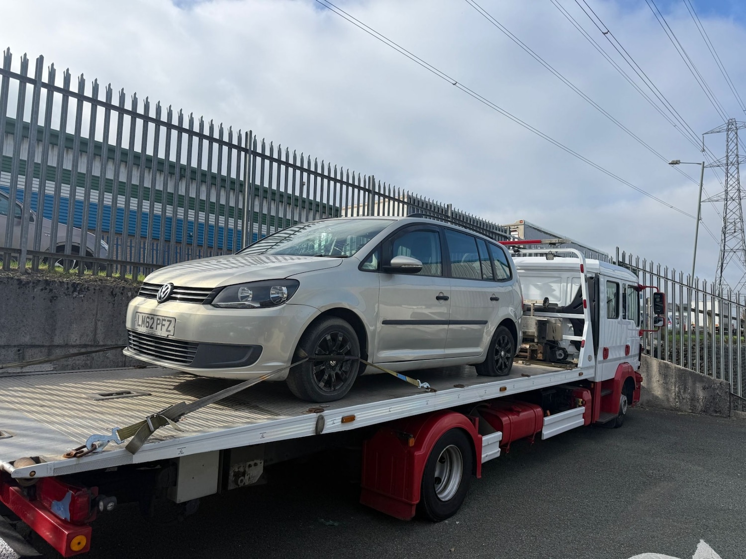 Used Volkswagen Touran 2012 for sale - 76263589: Photo 2