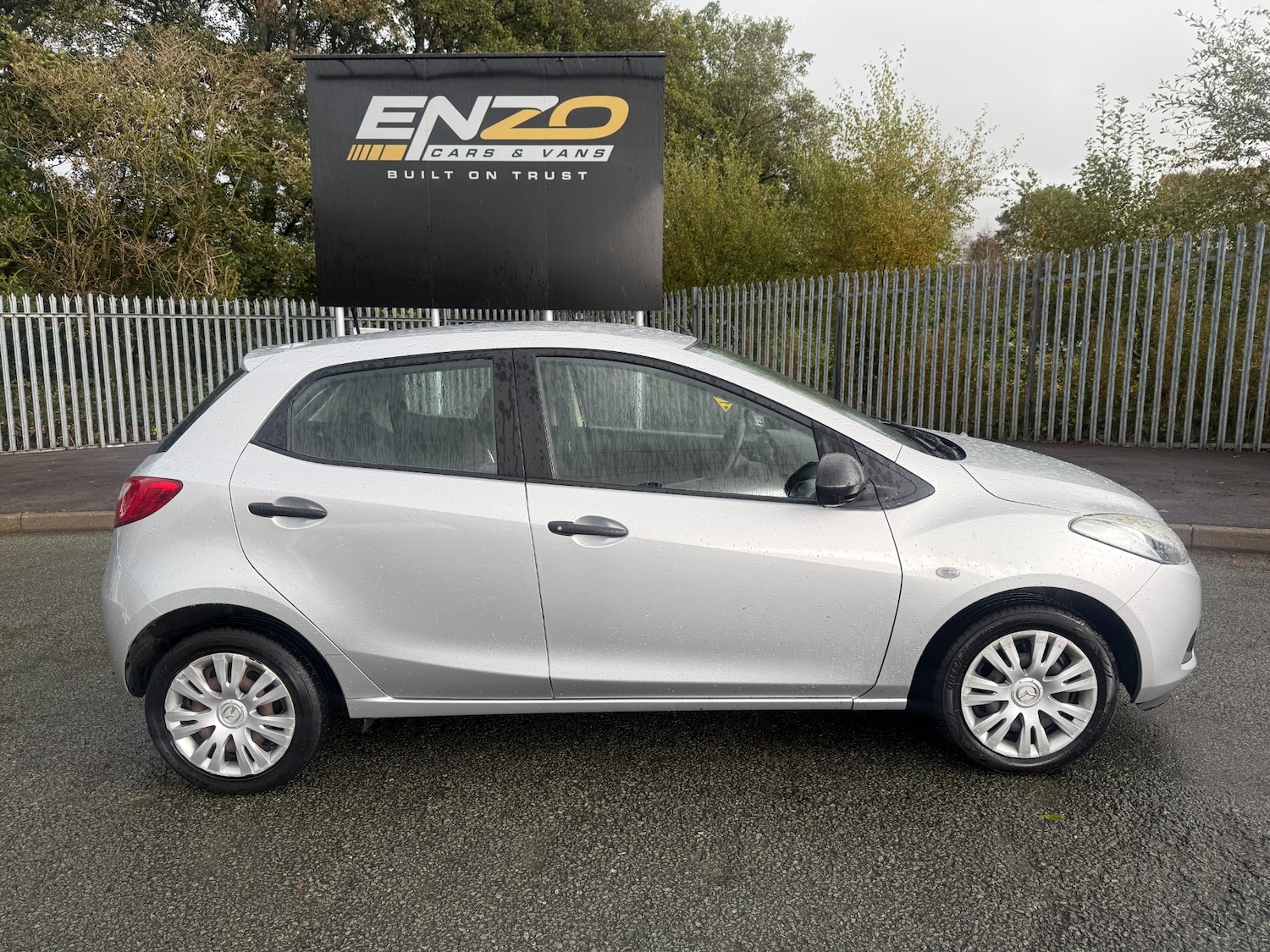 Used Mazda Mazda2 2010 for sale - 76366997: Photo 2