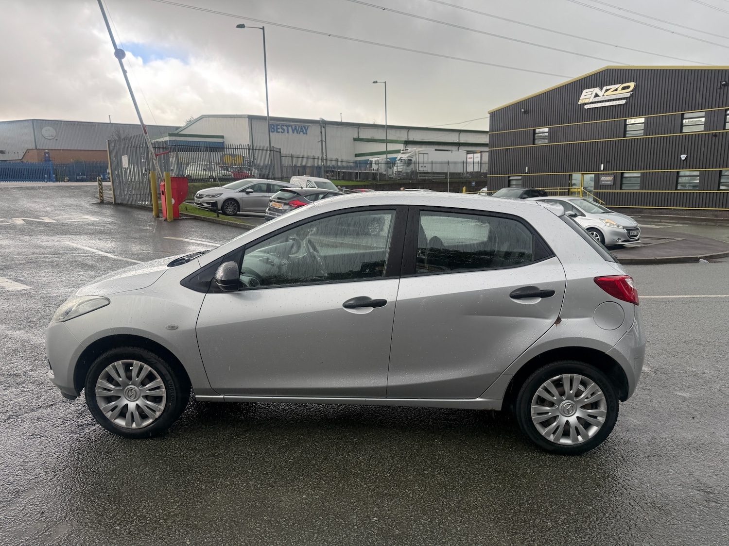 Used Mazda Mazda2 2010 for sale - 76366997: Photo 6