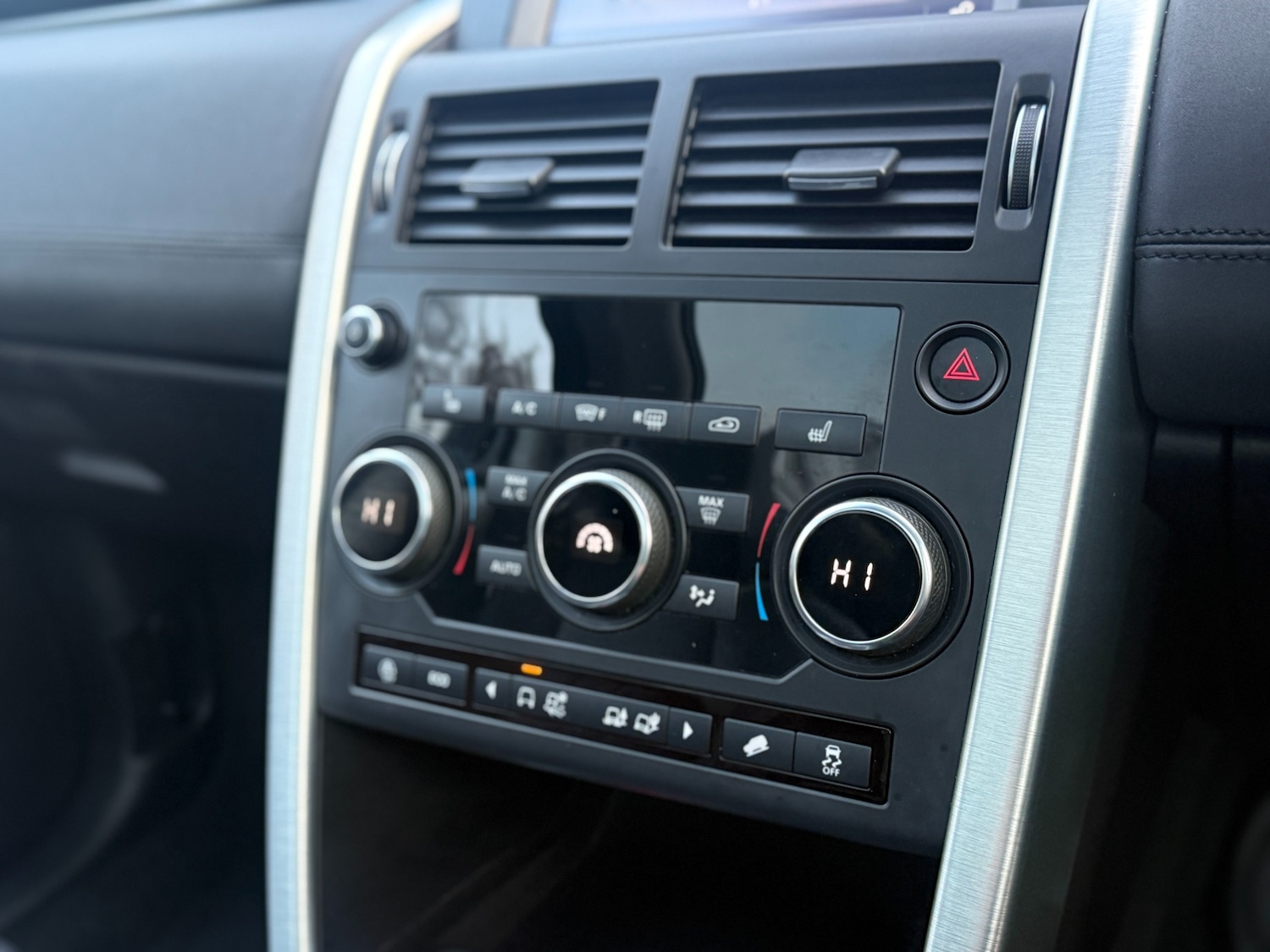 Used Land Rover Discovery Sport 2017 for sale - 77649993: Photo 26