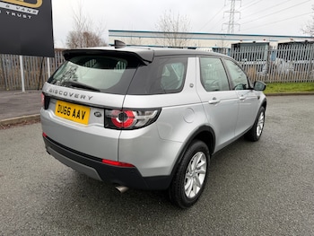 Used Land Rover Discovery Sport 2016 for sale - 77274161: Photo