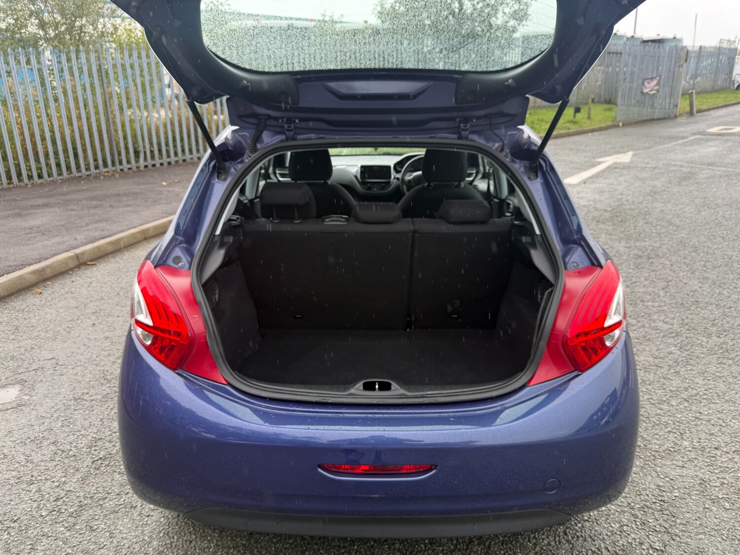 Used Peugeot 208 2015 for sale - 76330850: Photo 14