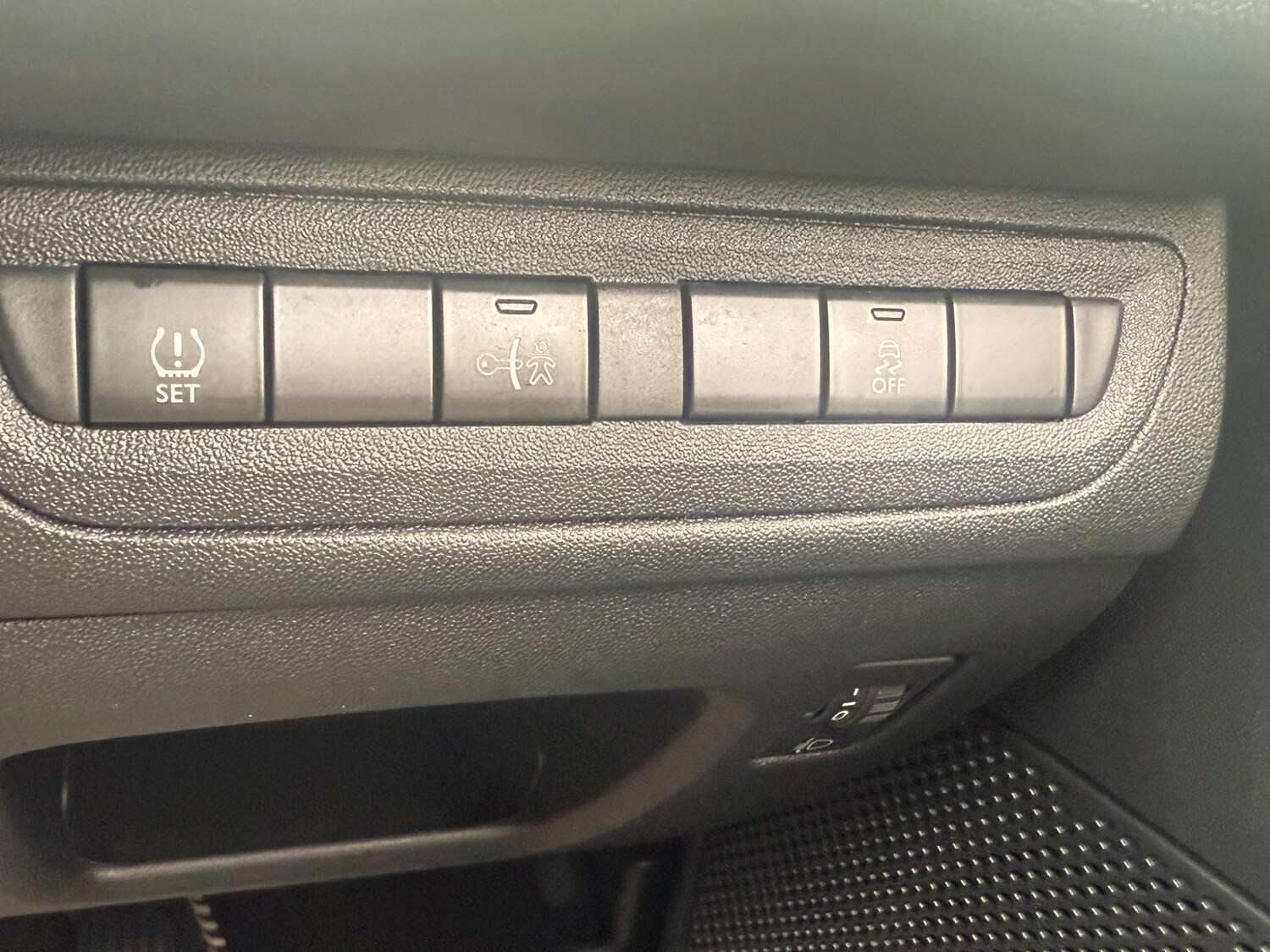 Used Peugeot 208 2015 for sale - 76330850: Photo 26