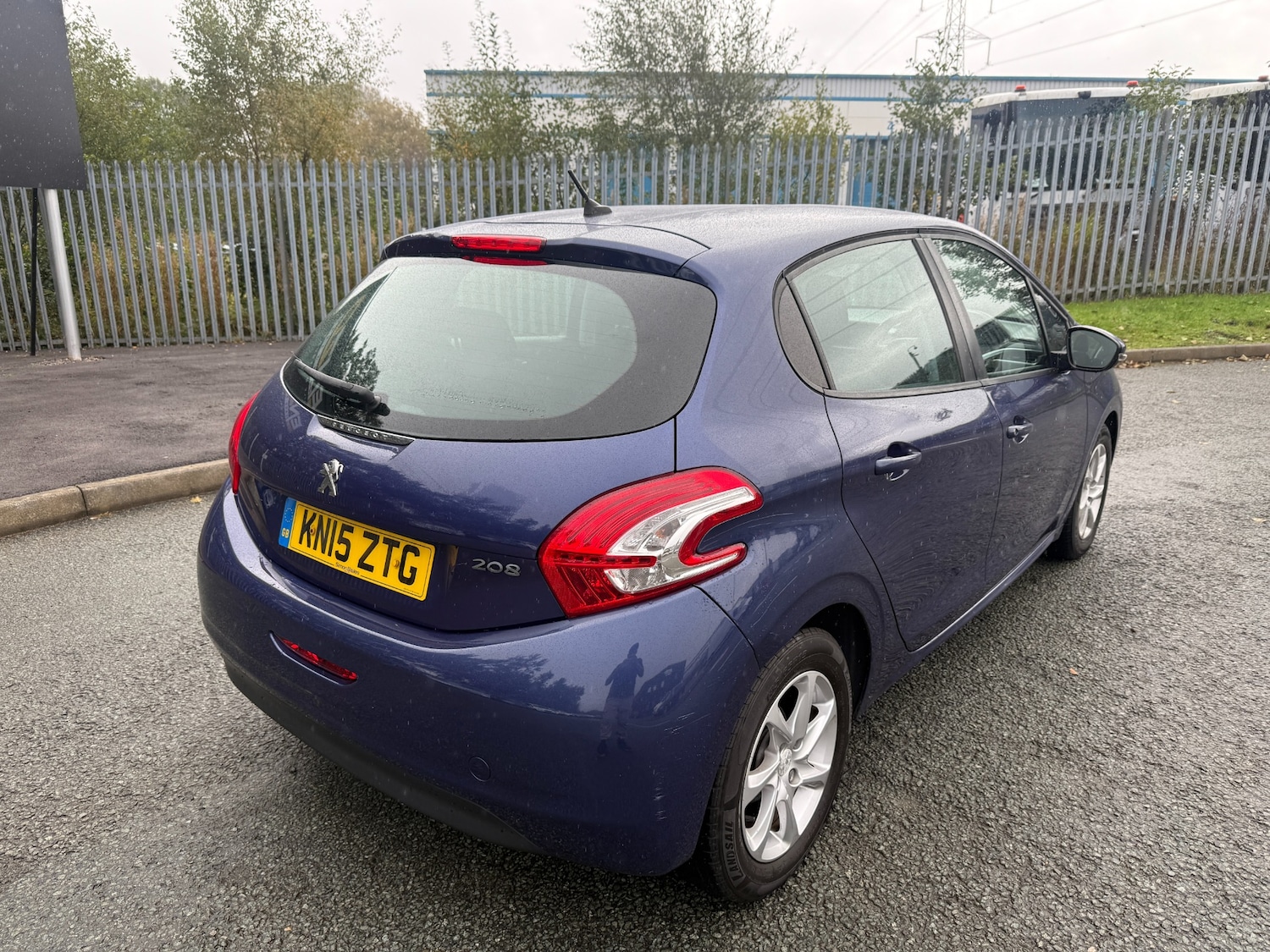 Used Peugeot 208 2015 for sale - 76330850: Photo 3
