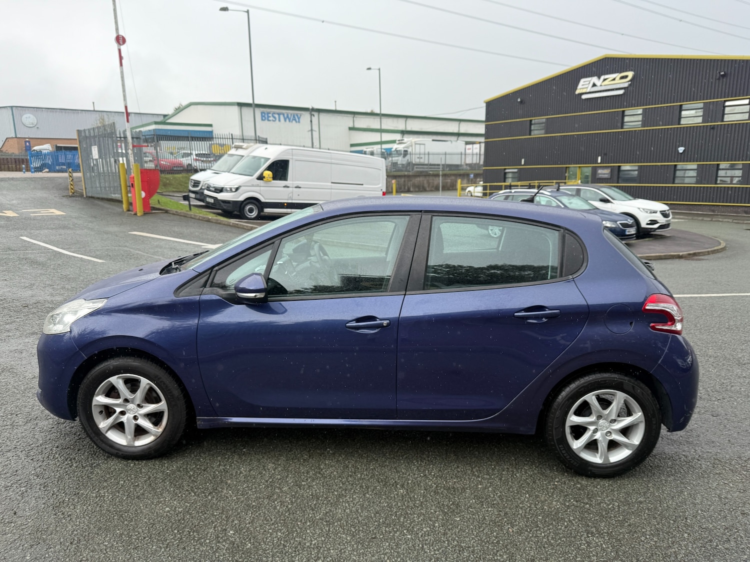 Used Peugeot 208 2015 for sale - 76330850: Photo 6