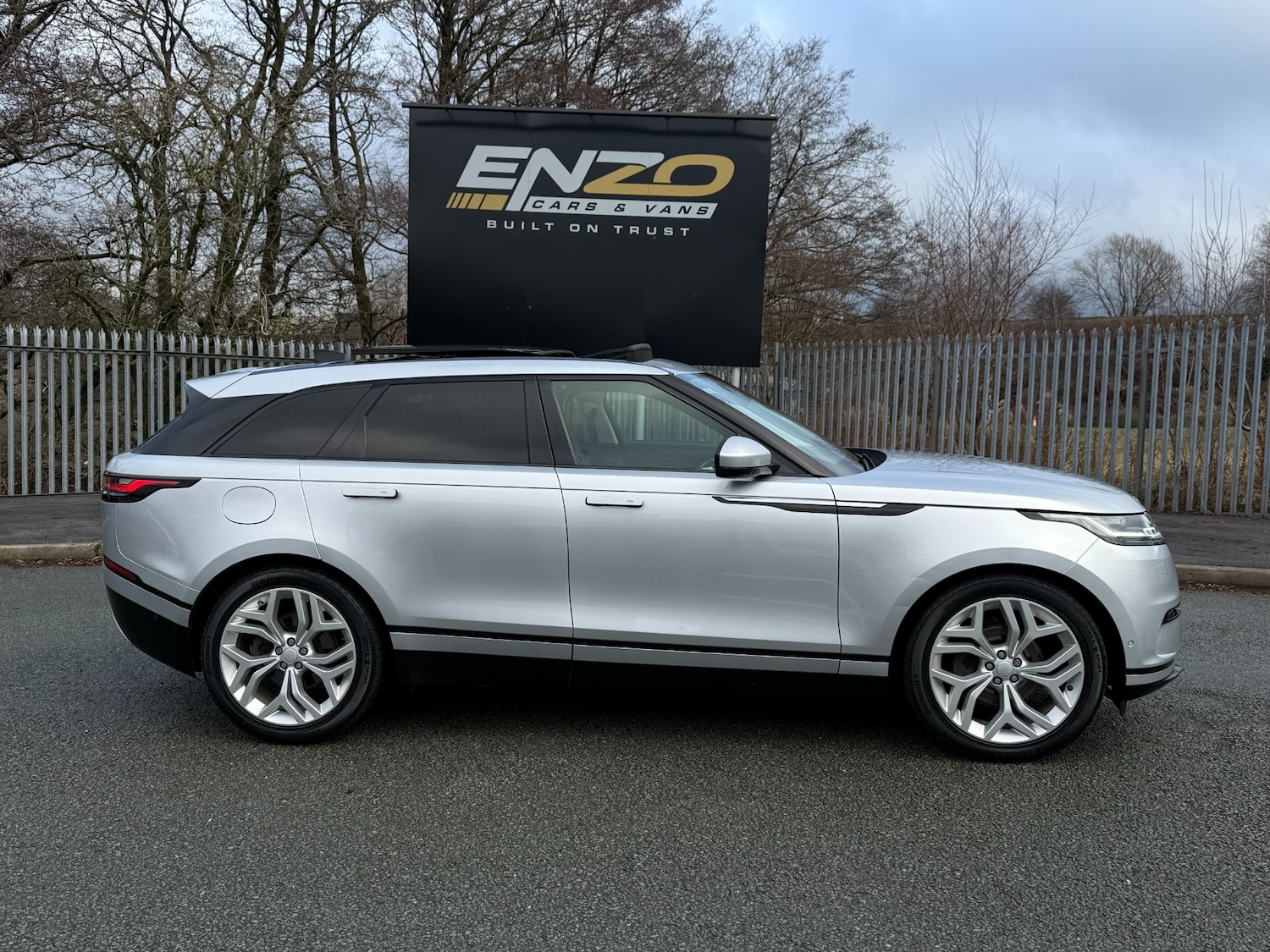 Used Land Rover Range Rover Velar 2017 for sale - 77324530: Photo 2