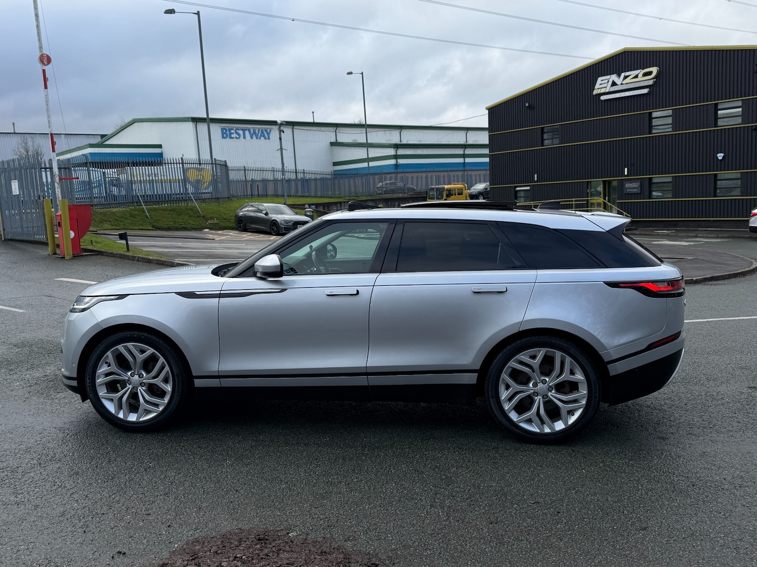 Used Land Rover Range Rover Velar 2017 for sale - 77324530: Photo 6