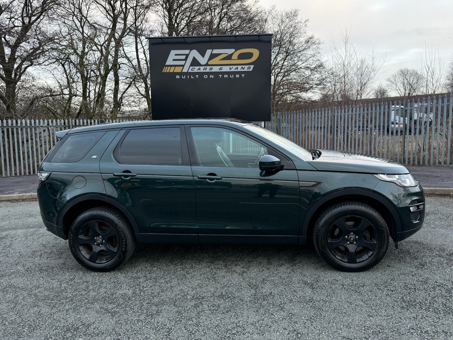 Used Land Rover Discovery Sport 2015 for sale - 77404705: Photo 2