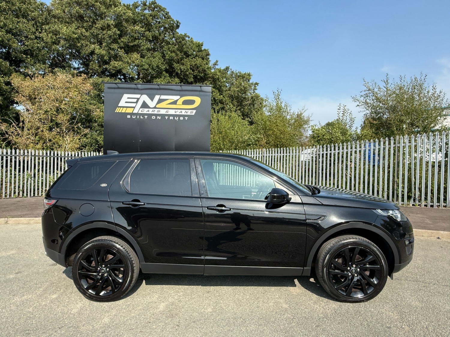 Used Land Rover Discovery Sport 2017 for sale - 76959750: Photo 2
