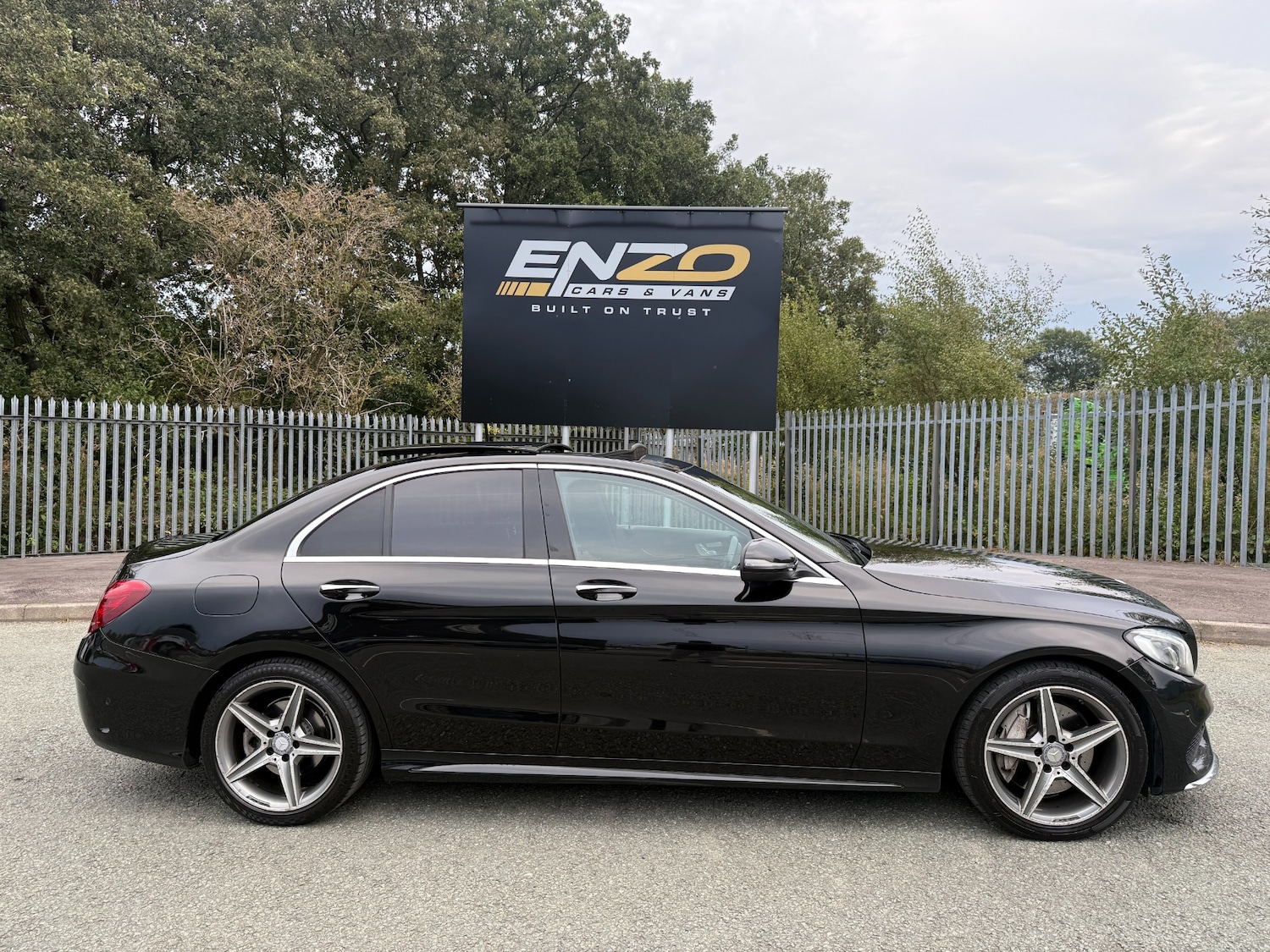 Used Mercedes-Benz C Class 2016 for sale - 77340325: Photo 2