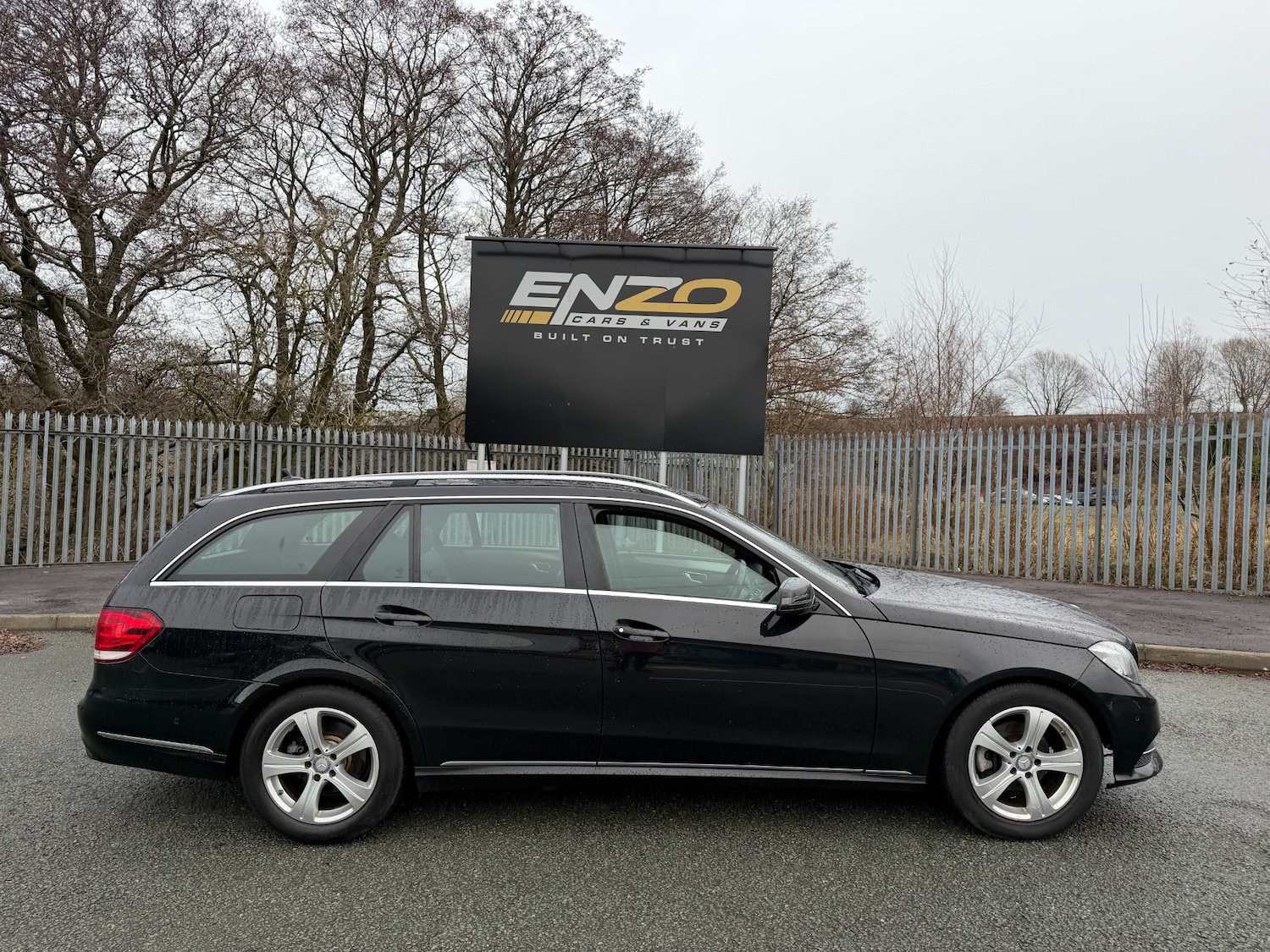 Used Mercedes-Benz E Class 2016 for sale - 77235637: Photo 2