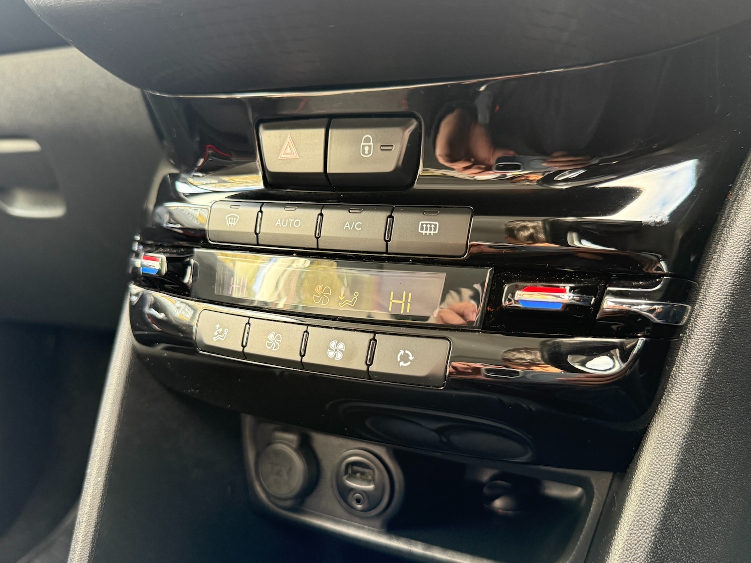 Used Peugeot 208 2016 for sale - 76578407: Photo 31