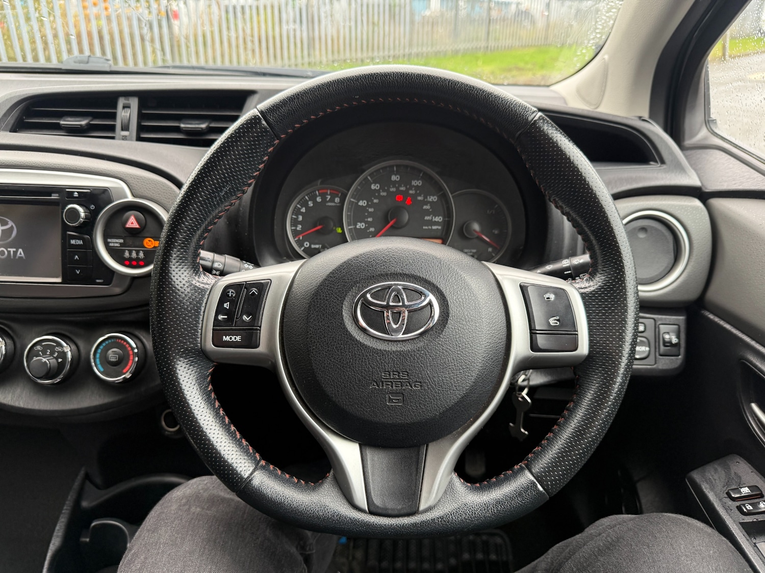 Used Toyota Yaris 2013 for sale - 76426856: Photo 17