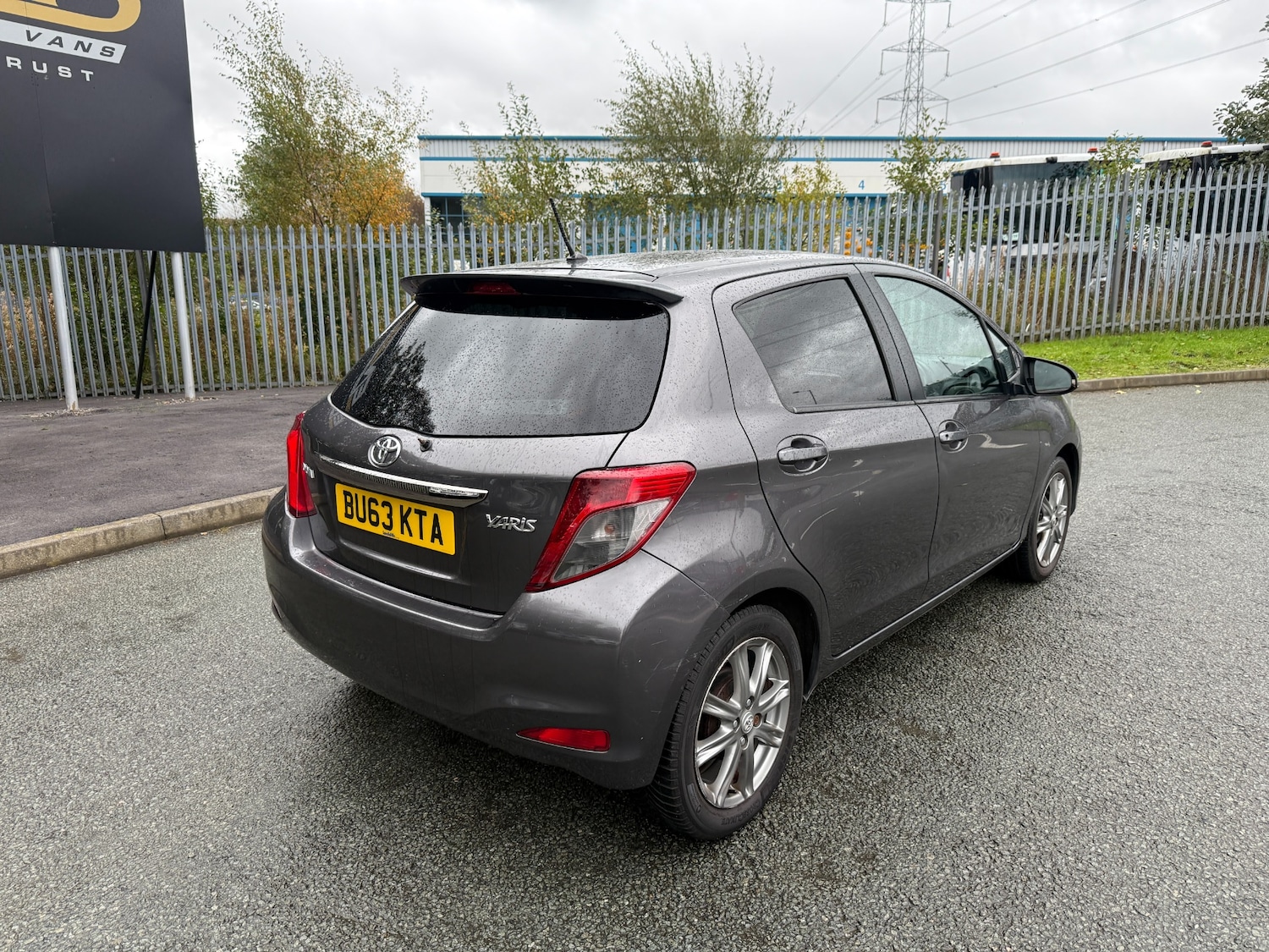 Used Toyota Yaris 2013 for sale - 76426856: Photo 3