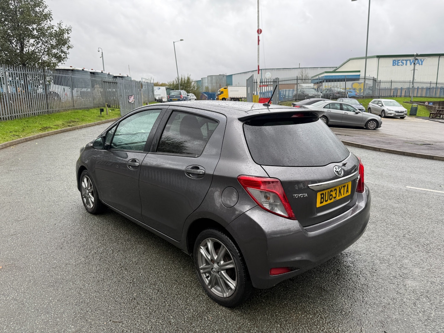 Used Toyota Yaris 2013 for sale - 76426856: Photo 5