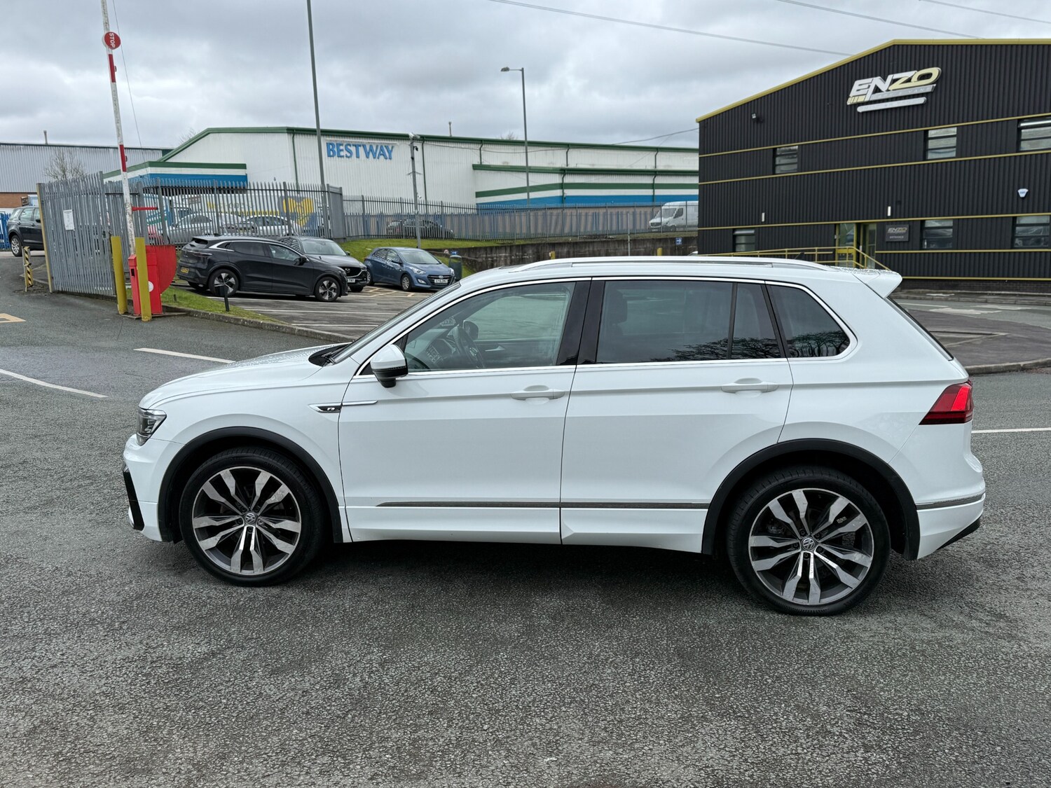 Used Volkswagen Tiguan 2016 for sale - 77529824: Photo 6