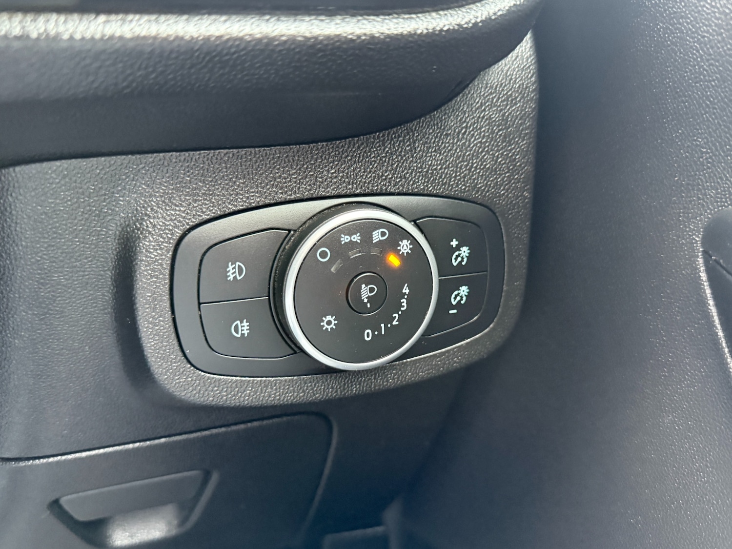 Used Ford Fiesta 2018 for sale - 77555152: Photo 24