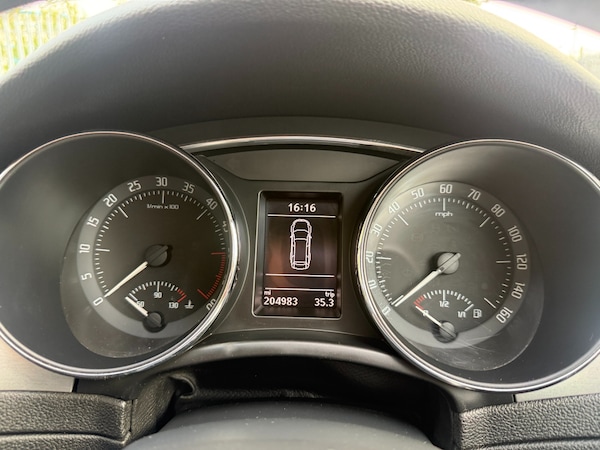 Used Skoda Superb 2015 for sale - 76252416: Photo 16