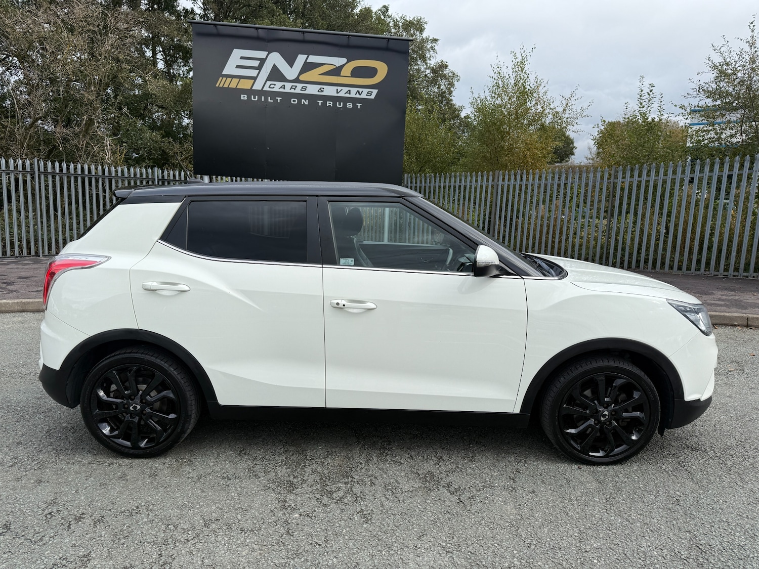 Used Ssangyong Tivoli 2015 for sale - 76382677: Photo 2