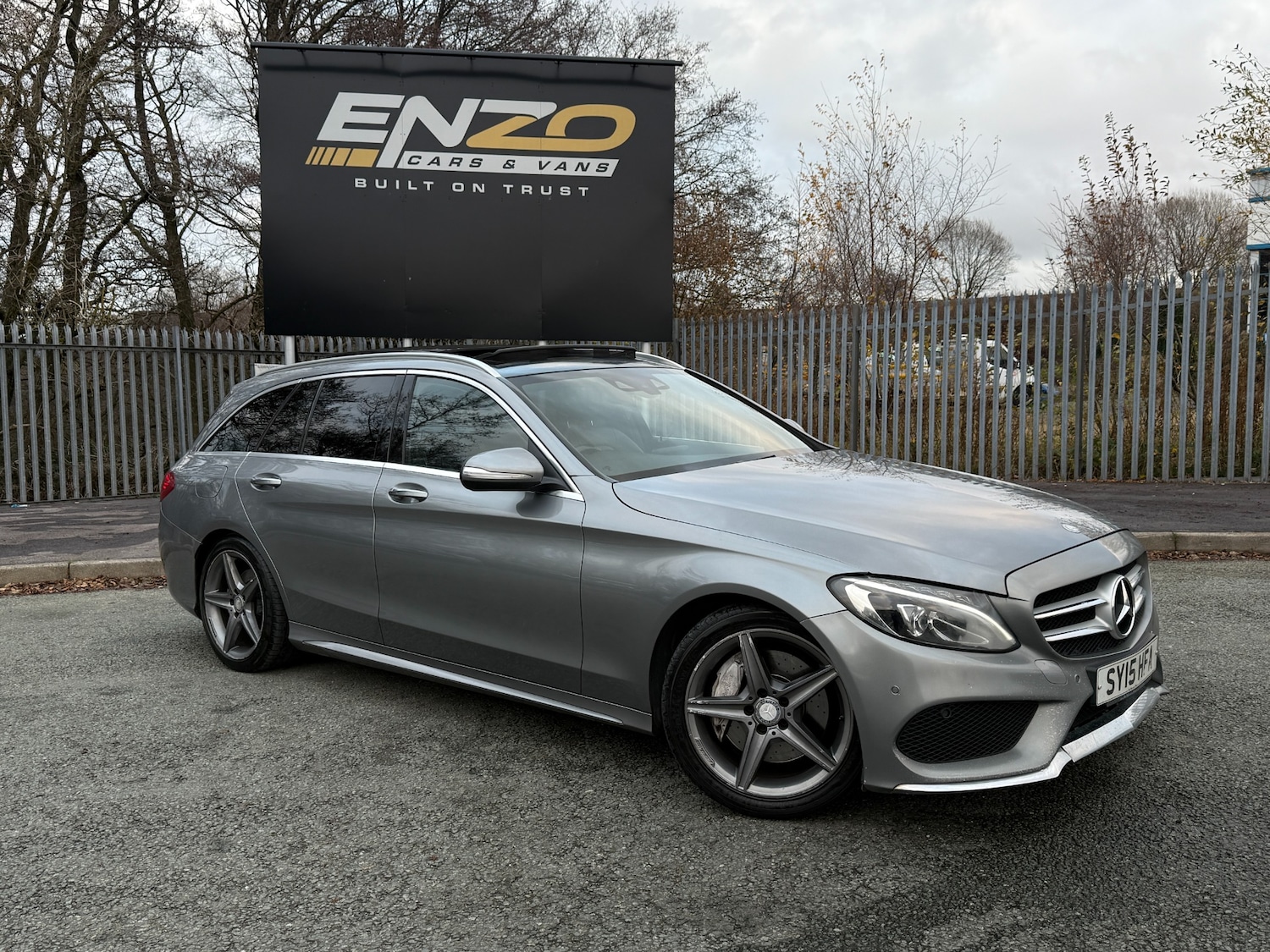 Used Mercedes-Benz C Class 2015 for sale - 76918728: Photo 2