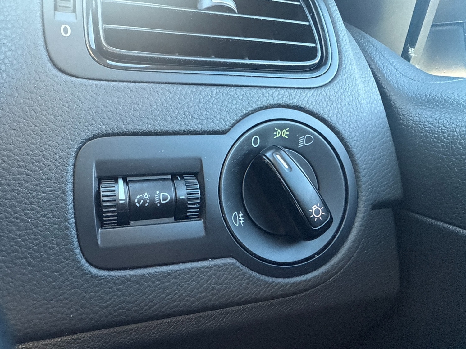 Used Volkswagen Polo 2012 for sale - 76757191: Photo 24