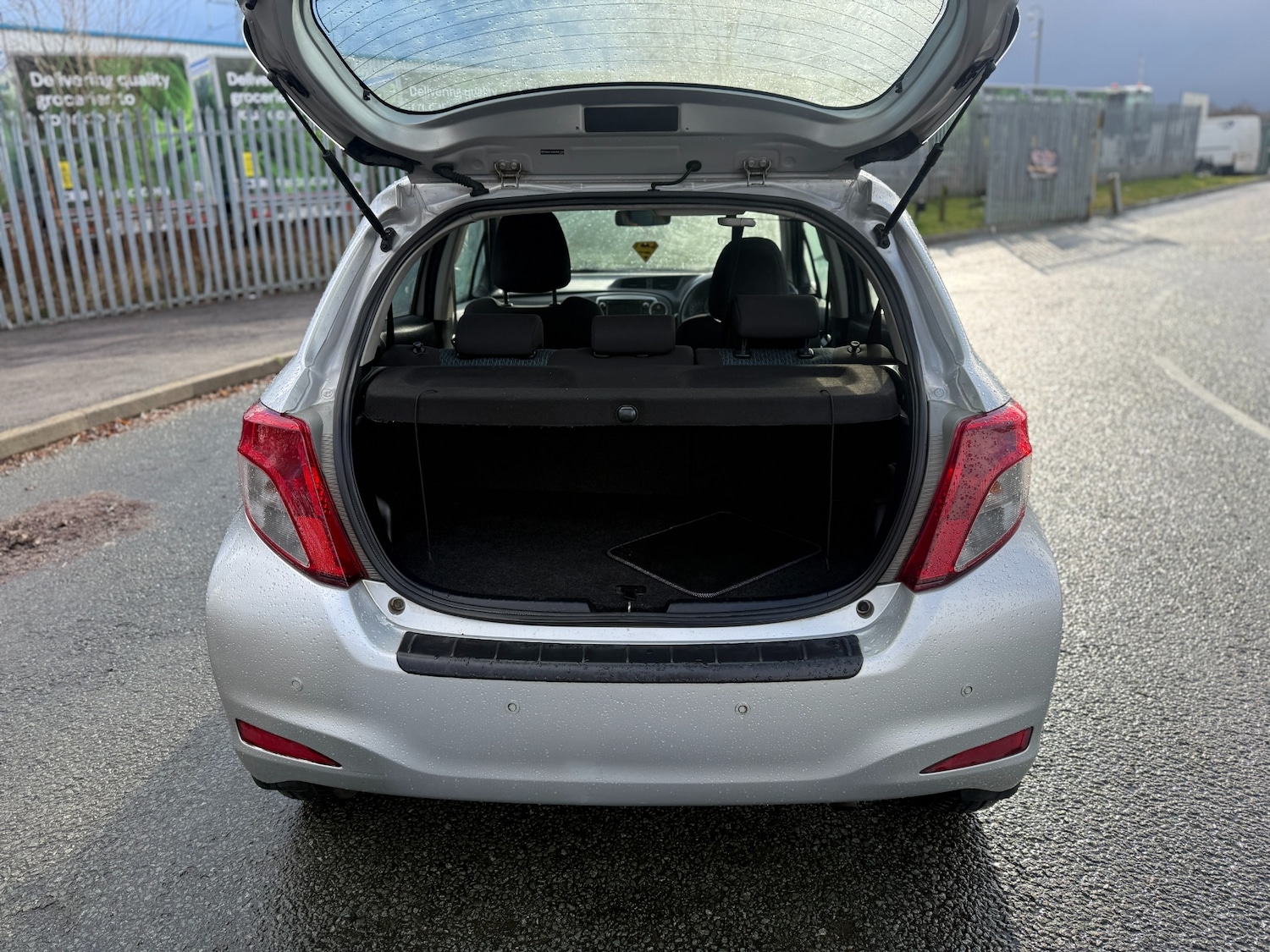 Used Toyota Yaris 2013 for sale - 77568525: Photo 13