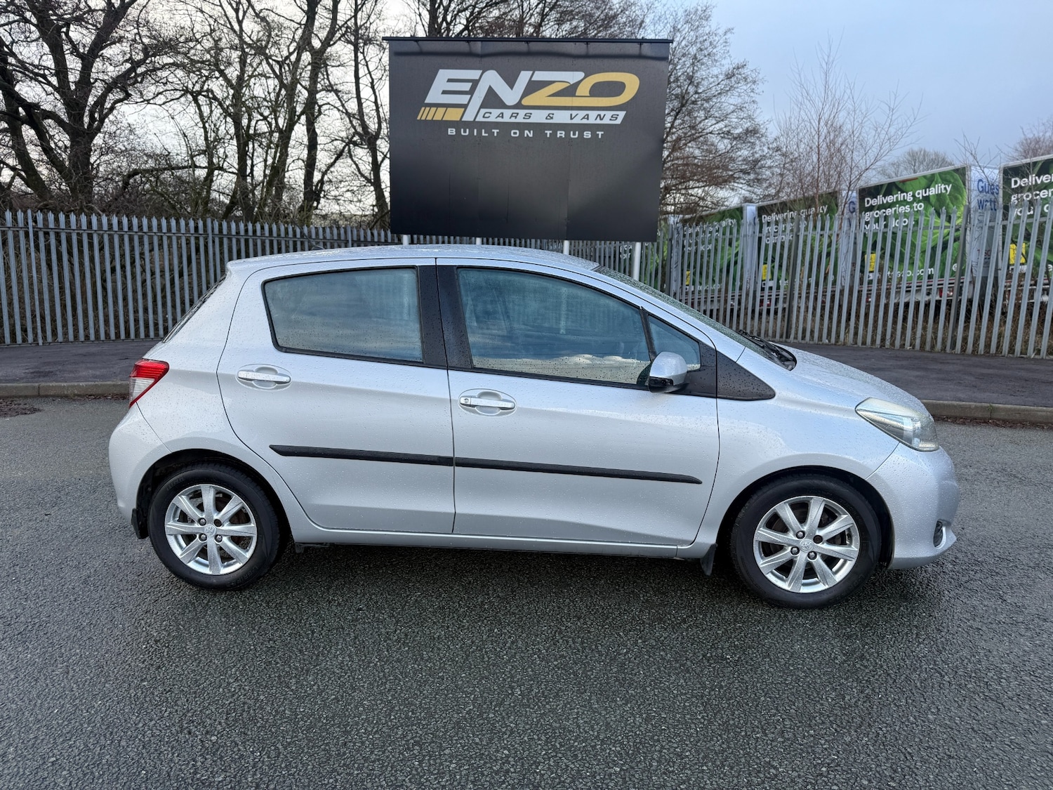 Used Toyota Yaris 2013 for sale - 77568525: Photo 2