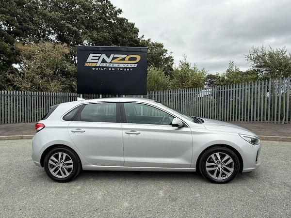 Used Hyundai i30 2017 for sale - 75726623: Photo 2