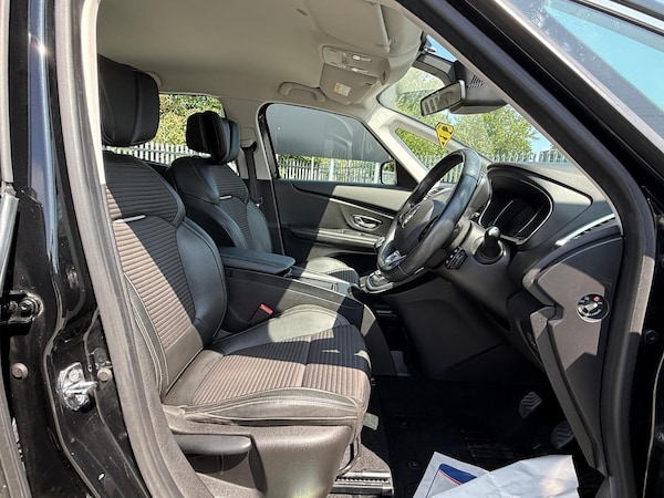 Used Renault Grand Scenic 2017 for sale - 75726576: Photo 16