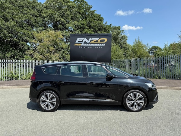 Used Renault Grand Scenic 2017 for sale - 75726576: Photo 2