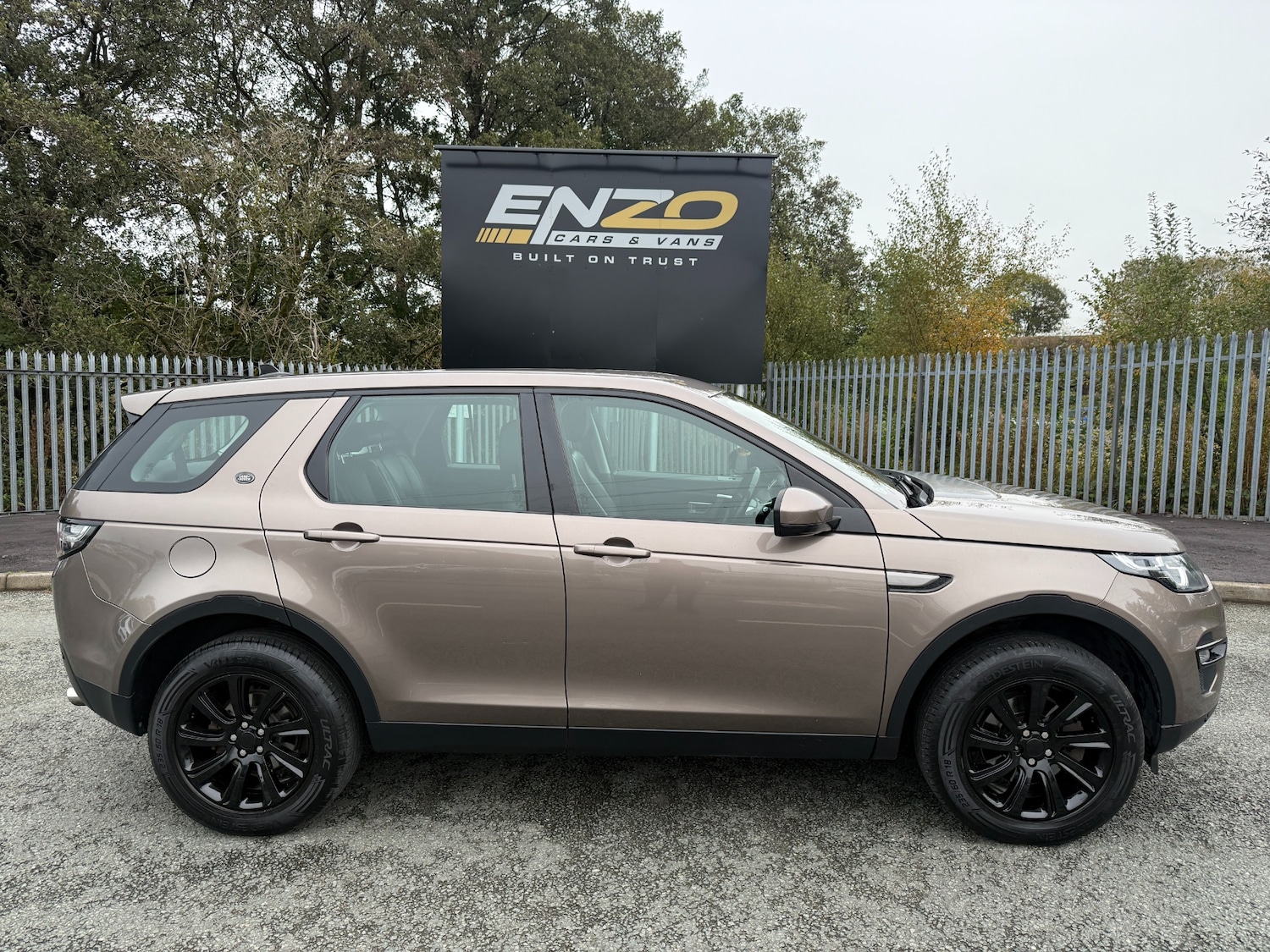 Used Land Rover Discovery Sport 2016 for sale - 76424803: Photo 2