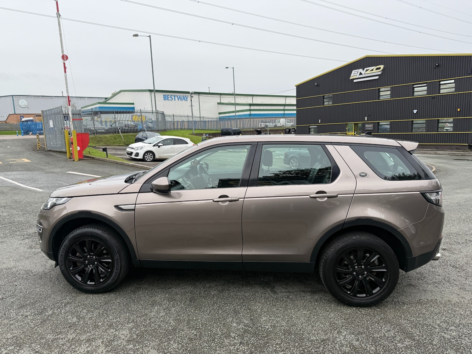 Used Land Rover Discovery Sport 2016 for sale - 76424803: Photo 6