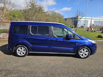 Used Ford Grand Tourneo Connect 2015 for sale - 78055787: Photo