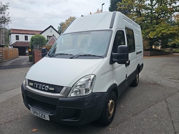 2011 (11) - IVECO DAILY 2.3 HIGH ROOF CREW VAN 6 SEATS NO VAT LOW MILES 69k