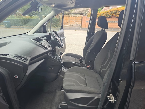 Used Ford Grand Tourneo Connect 2015 for sale - 76226126: Photo 6