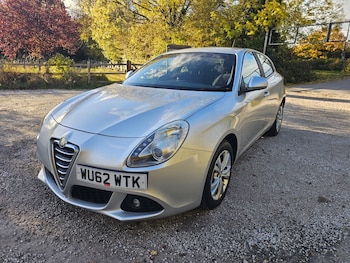 2012 (62) - ALFA ROMEO GIULIETTA 1.6 JTDM-2 LUSSO FULL HISTORY 108K 7 STAMPS £35 TAX 5-Door