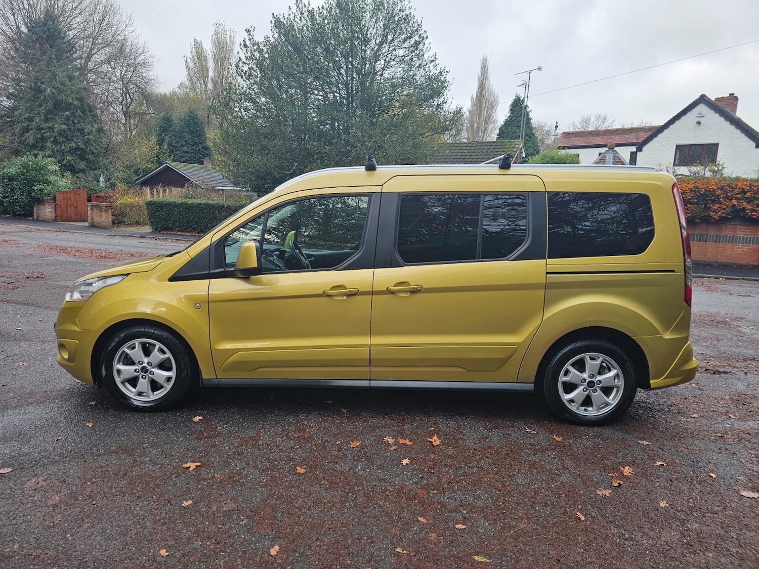 Used Ford Grand Tourneo Connect 2015 for sale - 76687479: Photo 3