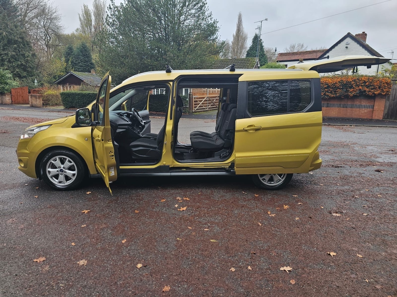 Used Ford Grand Tourneo Connect 2015 for sale - 76687479: Photo 8