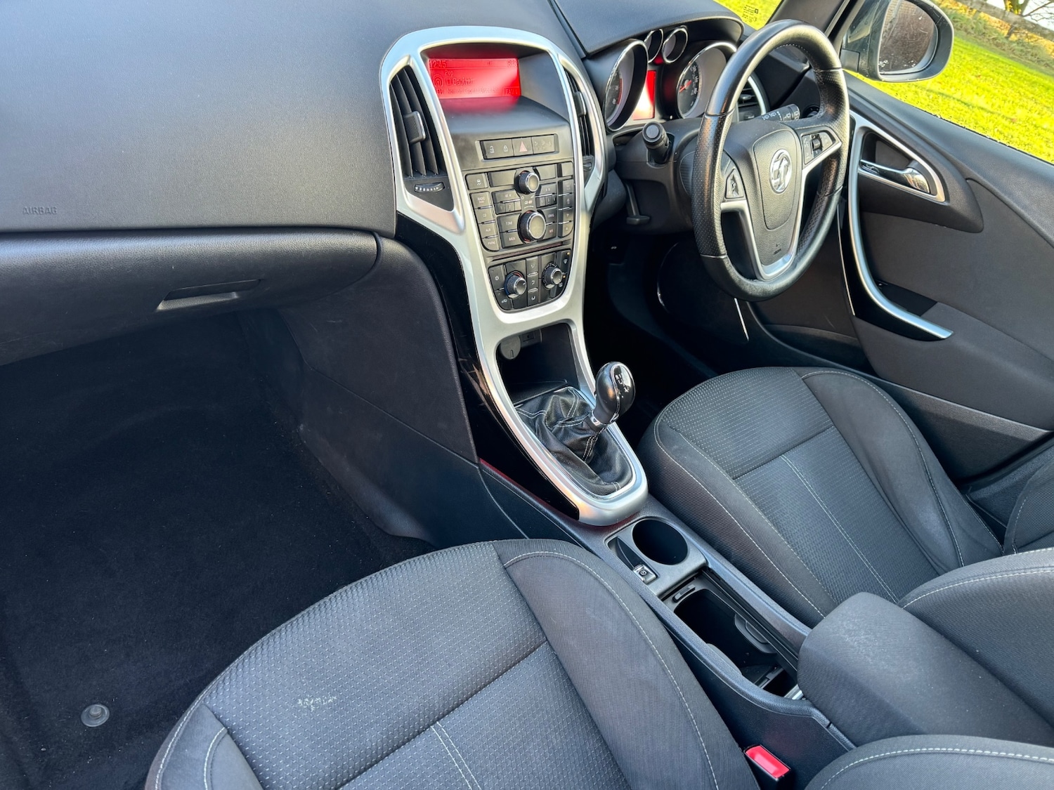 Used Vauxhall Astra 2012 for sale - 76777740: Photo 5