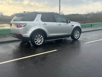 Used Land Rover Discovery Sport 2015 for sale - 77632599: Photo
