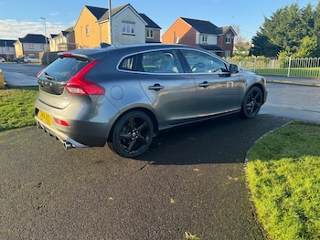 Volvo V40 feature image