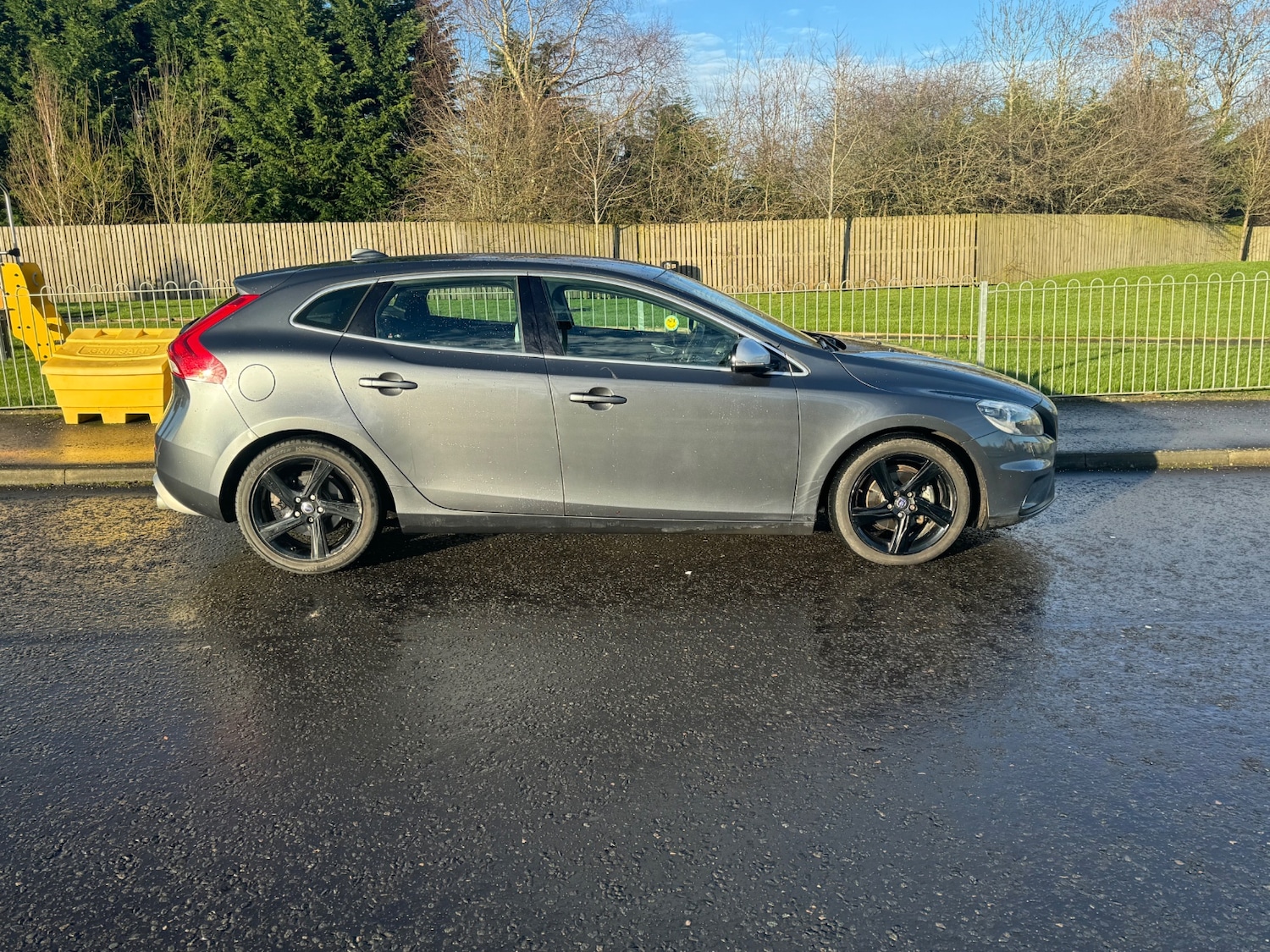 Used Volvo V40 2014 for sale - 77125590: Photo 2